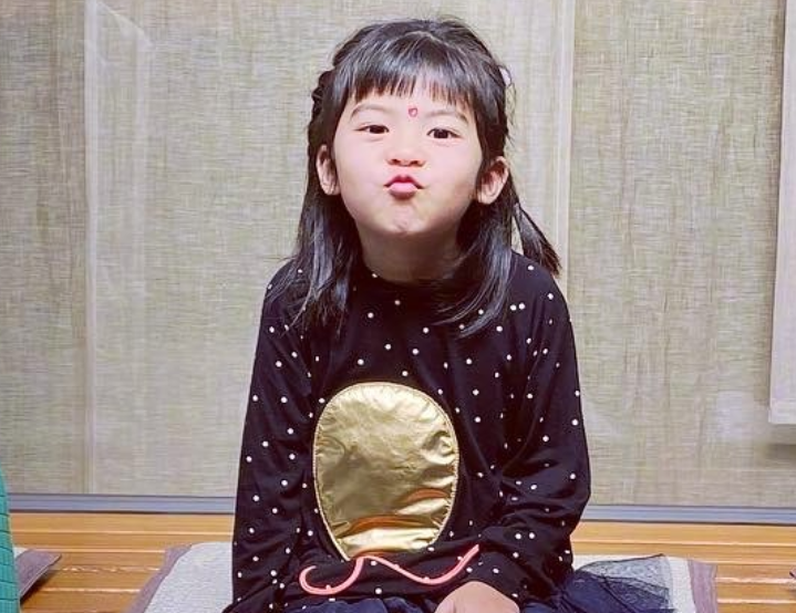 咘咘美照被傳，3歲妹妹波妞意外成焦點，這生圖顏值美翻了呀