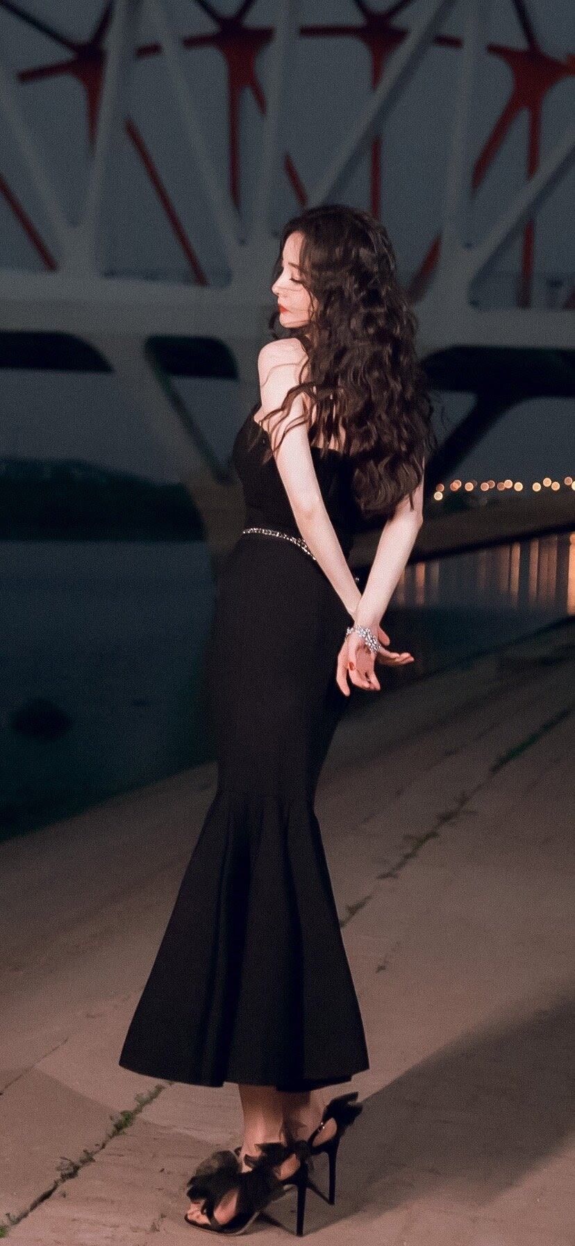 杨幂:爬上顶峰的背后是努力 努力就是她隐形的翅膀