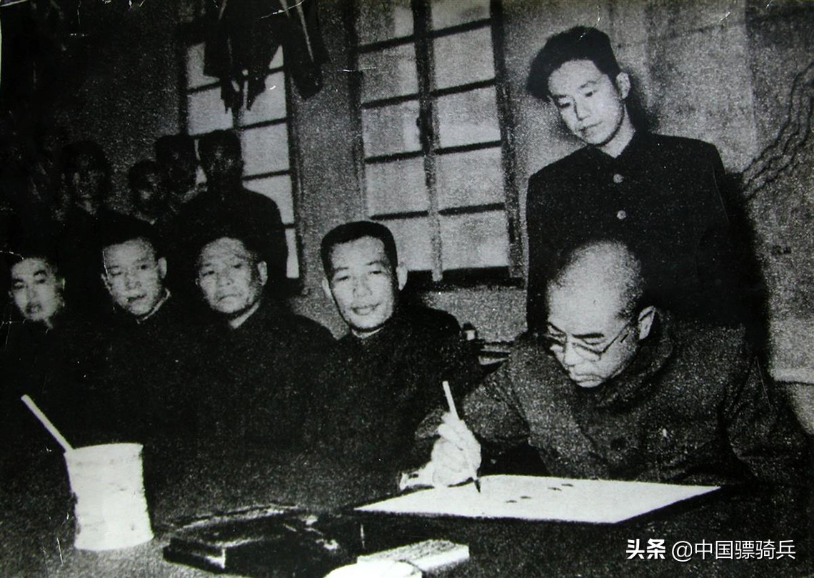 因为这场战役的结局，彭德怀元帅带着极大的遗憾在停战协定上签字