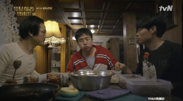 好百邻保姆教你做《请回答1988》同款拌饭，好吃到连吃三碗