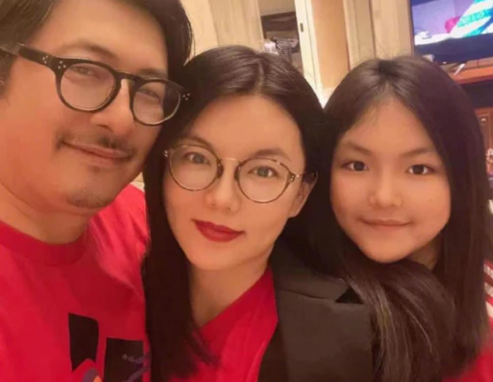 李湘久违晒近照，减肥成功后瘦成瓜子脸，心情大好贵妇范十足-第7张图片-大千世界