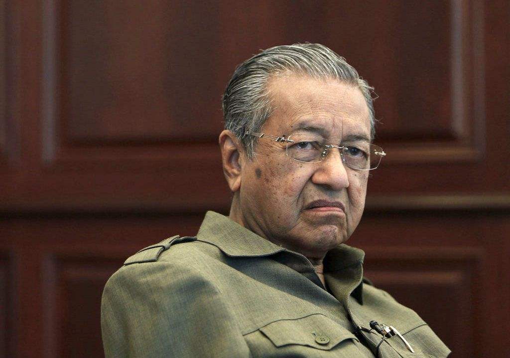 不顾疫情扩散，美军舰又前来南海挑衅，期间作