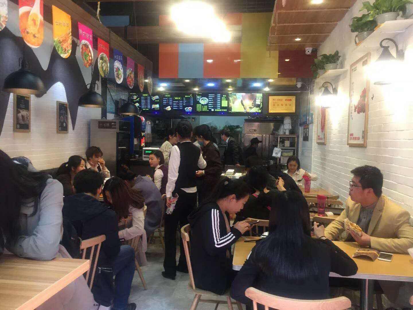 第一次创业开店，是选面馆还是米线店？米线加盟碗主米线