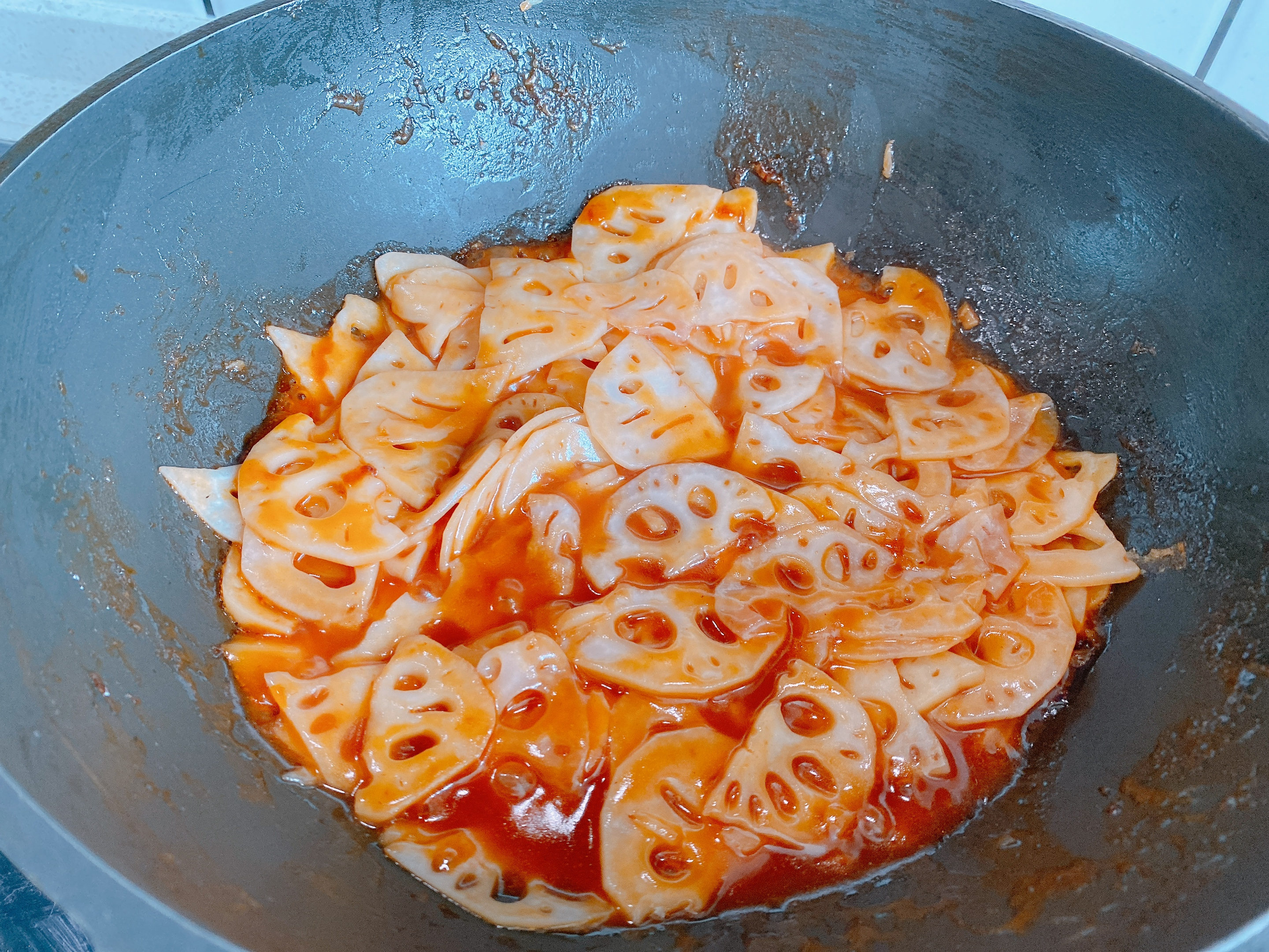 夏季开胃菜糖醋藕，掌握3个重点，色泽红亮不发黑，口感脆嫩酸甜