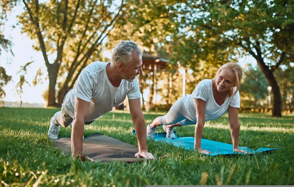 除了走路，40~60岁的人，最适合做这4种运动，越动越健康
