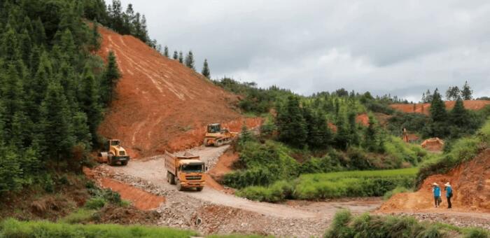 贵州投129.68亿建一条高速公路，双向四车道，时速80公里