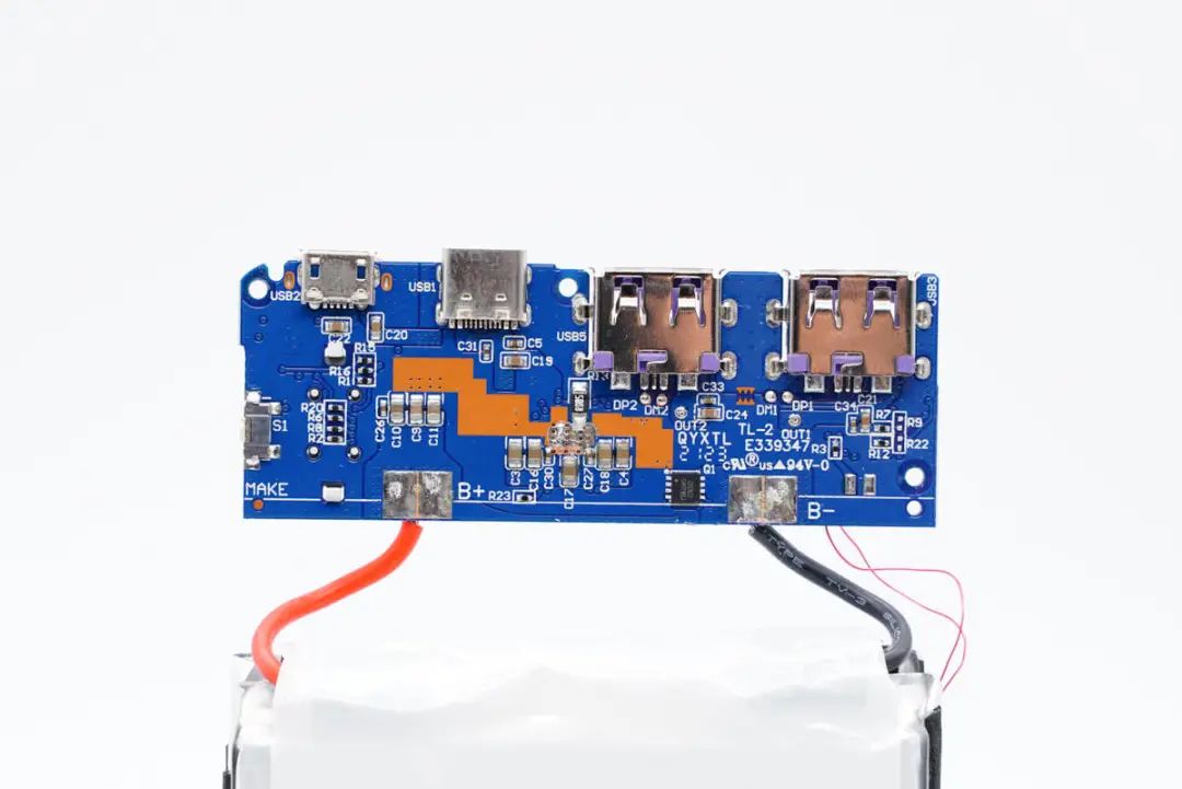 支持iPhone 13快充，罗马仕22.5W移动电源深度拆解