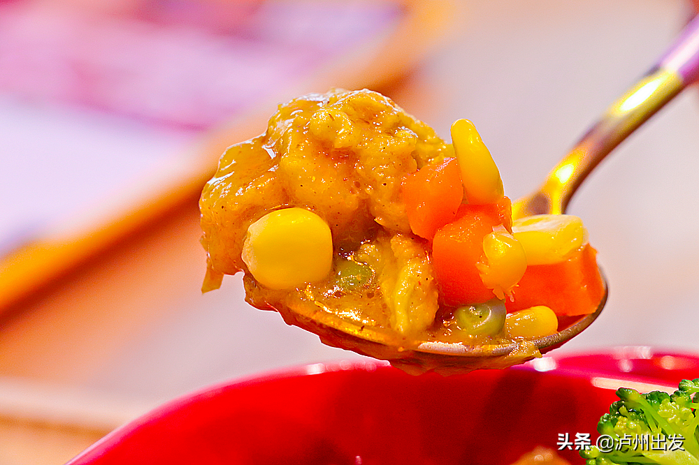 Can pull silk, can shed juice! Lu city Jing shows Aoteman thematic hamburger inn! Adjoining child is greedy cried