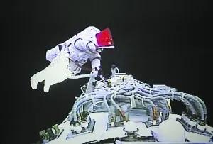 神舟十二号进行两次太空行走，危险系数极高，“神七”险些失败
