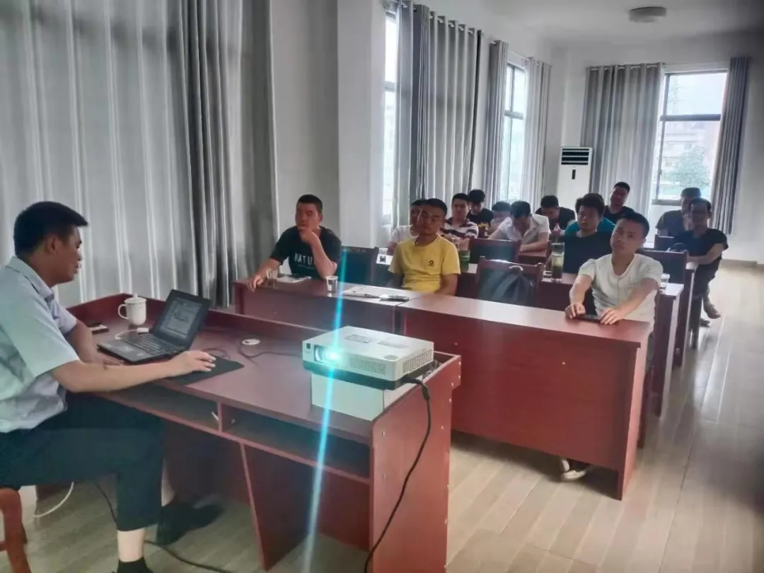把客户满意作为唯一标准!湘运公交修理厂开展业务技能培训