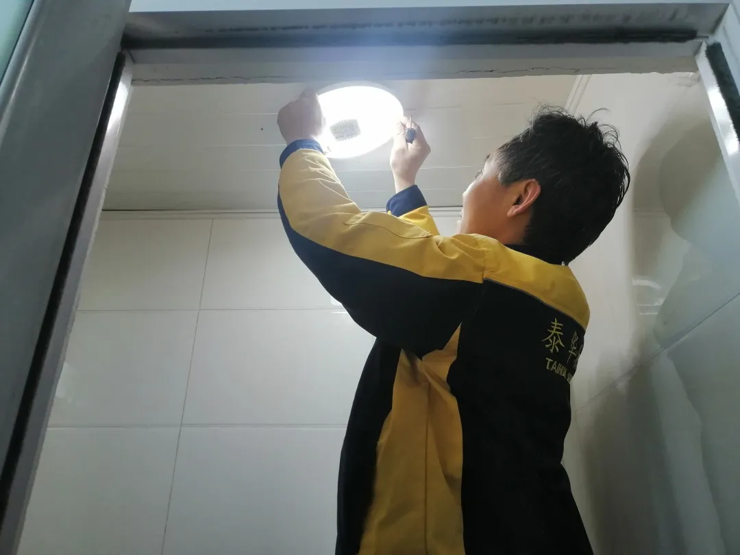 「泰华生活服务」泰华物业为莘莘学子保驾护航,为梦想加油 「泰华生活服务」泰华物业为莘莘学子保驾护航,为梦想加油