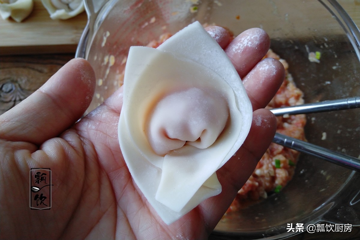吃馄饨，这馅鲜美又解馋，留恋舌尖的味道难忘，早餐夜宵都惦记着