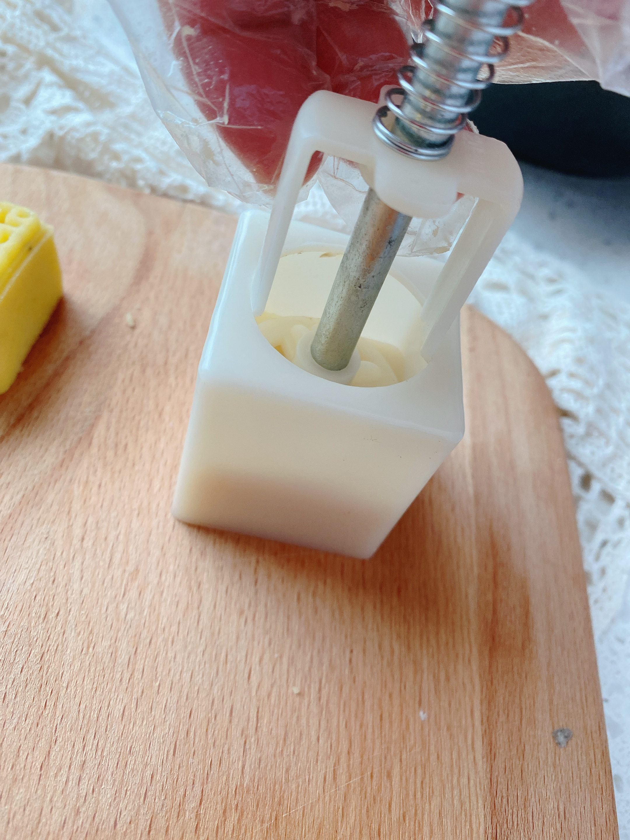 天熱了試試做綠豆糕，具體比例和方法在這裡，清熱解暑，入口即化