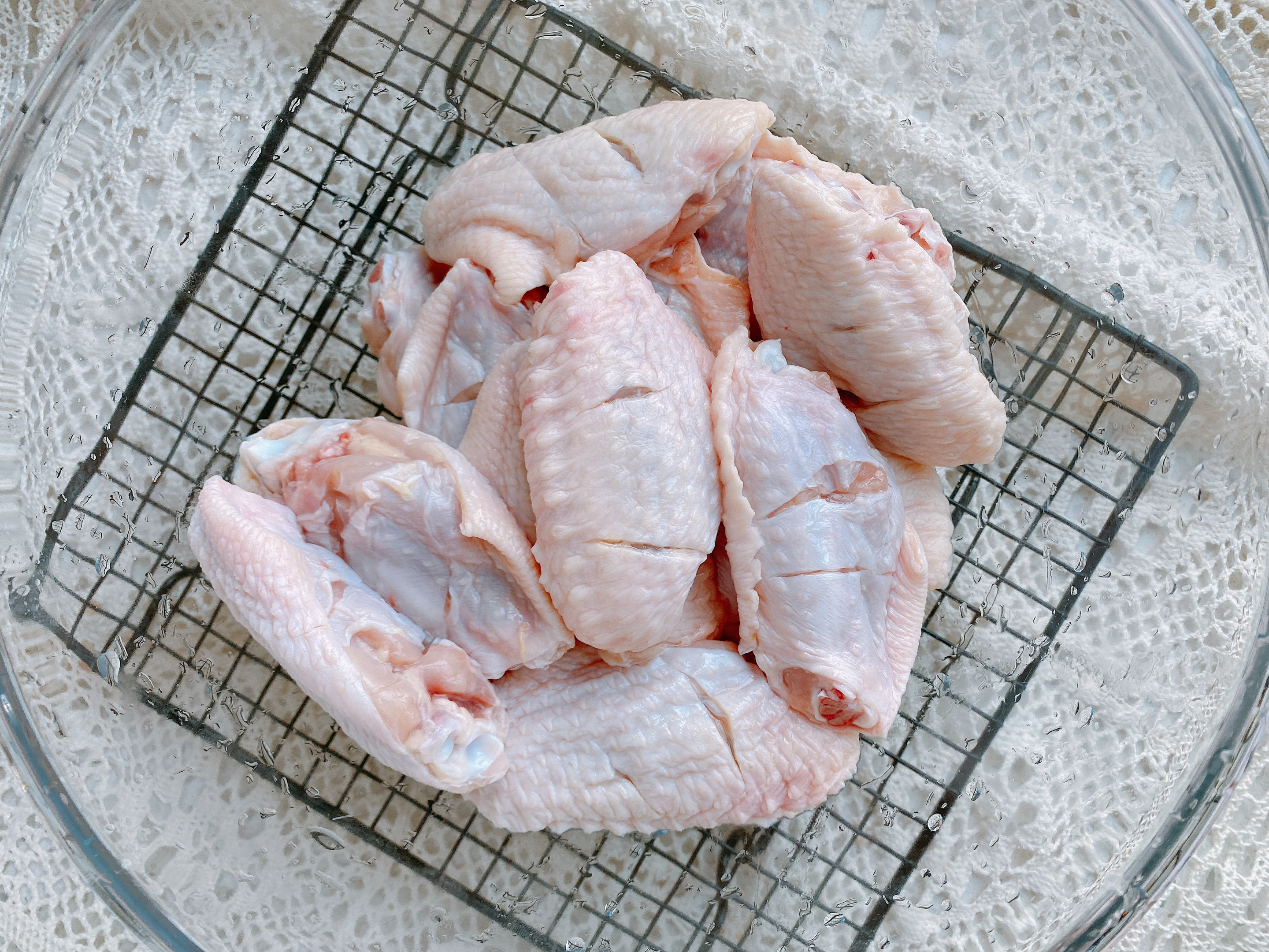 紅燒雞翅軟爛脫骨的秘訣在這裡，掌握關鍵2點，新手也能一次成功