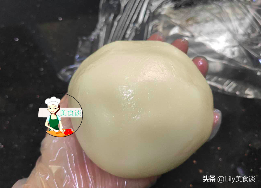 想吃月饼不用去买了，自己做不用烤箱、低糖低油不腻，吃过还想吃
