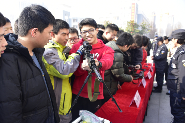 �����оٰ졶���ֲ����巨���䲼ʵʩ5���������������ʽ