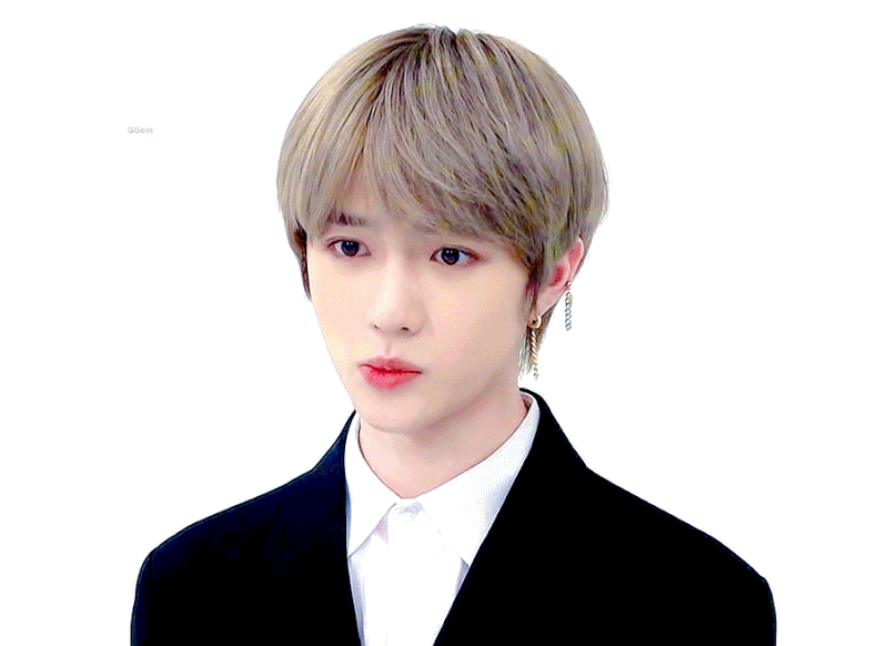 初恋般清纯氛围脸蛋能让人脑补出无数篇浪漫小说的男团爱豆