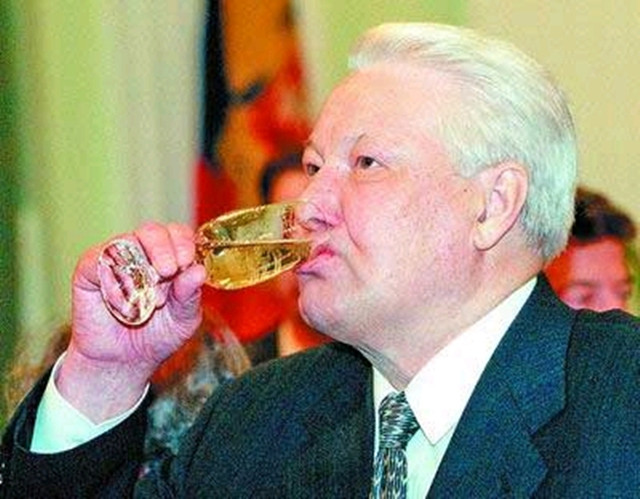 叶利钦为什么要把瓦解联盟？苏共和苏联夭亡的深层原因是什么？