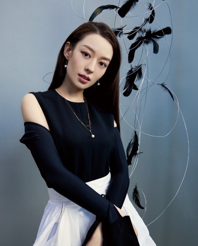 郎朗当爸后迎首个生日，与吉娜合体包粽子庆生，夫妻幸福相拥甜齁