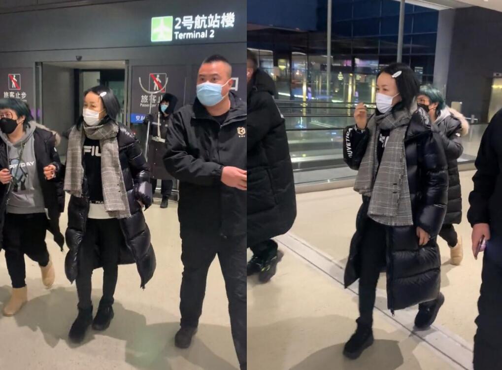 53岁那英短发近照曝光，因身材矮小遭网友点评：