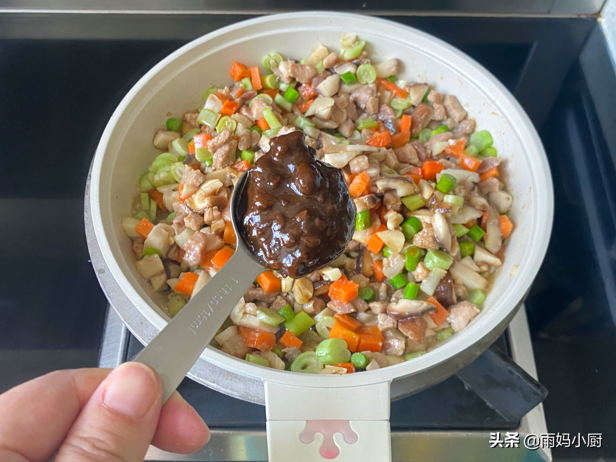 打滷麵怎麼做才好吃？ 分享一道打鹵的家常做法，醬香濃郁吃不膩