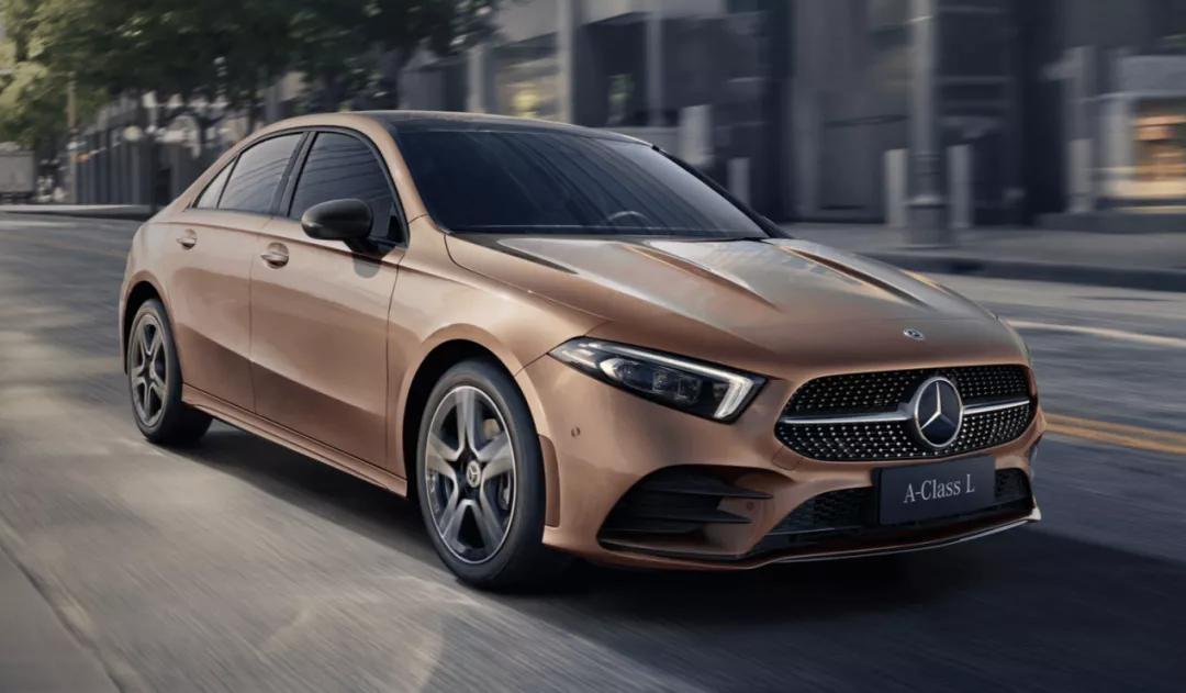 豪华紧凑型轿车的加长对决，奥迪A3L与奔驰A级谁更值得买？