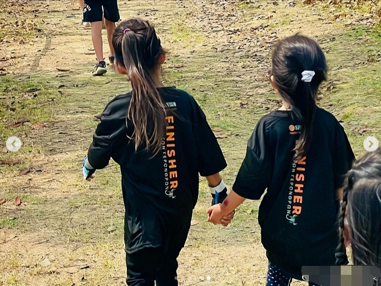 周杰倫昆凌帶一雙兒女野外拓展訓練，小兒子正臉肉嘟嘟超可愛