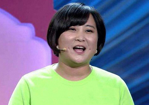 肖战参加某节目路透照爆出，他居然站在C位，看