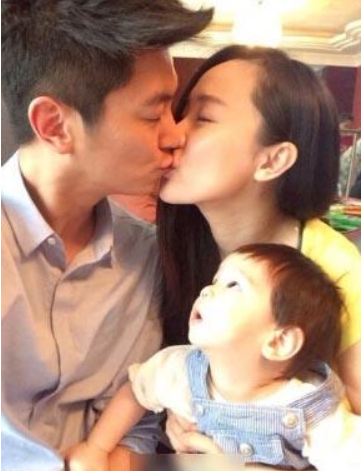 杜江夫妇低调带儿女游玩散心，霍思燕惬意微笑，网友：太幸福了