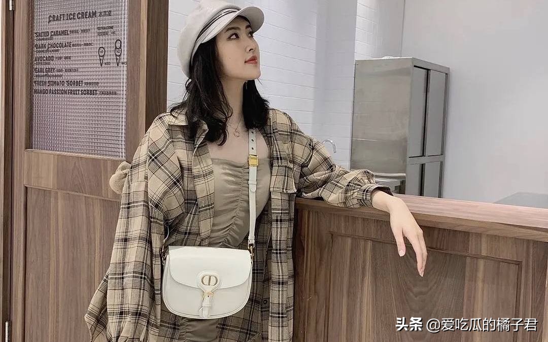 华为二公主将闯娱乐圈？与赌王女儿合影站C位，资源背景太逆天