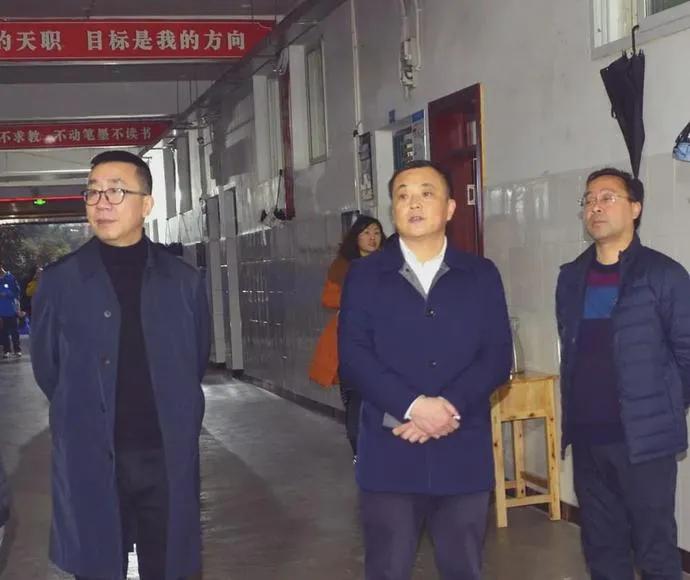 陈军一行莅临达州中学调研指导全市高中教学“大比武”活动