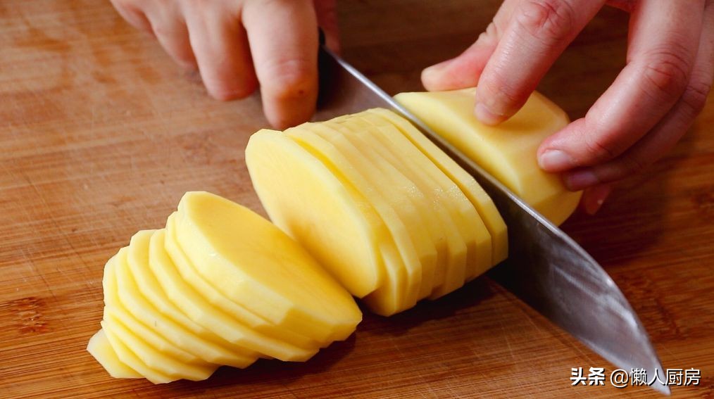 土豆不切条，捣成土豆泥，教你薯条的新做法，香酥可口更好吃