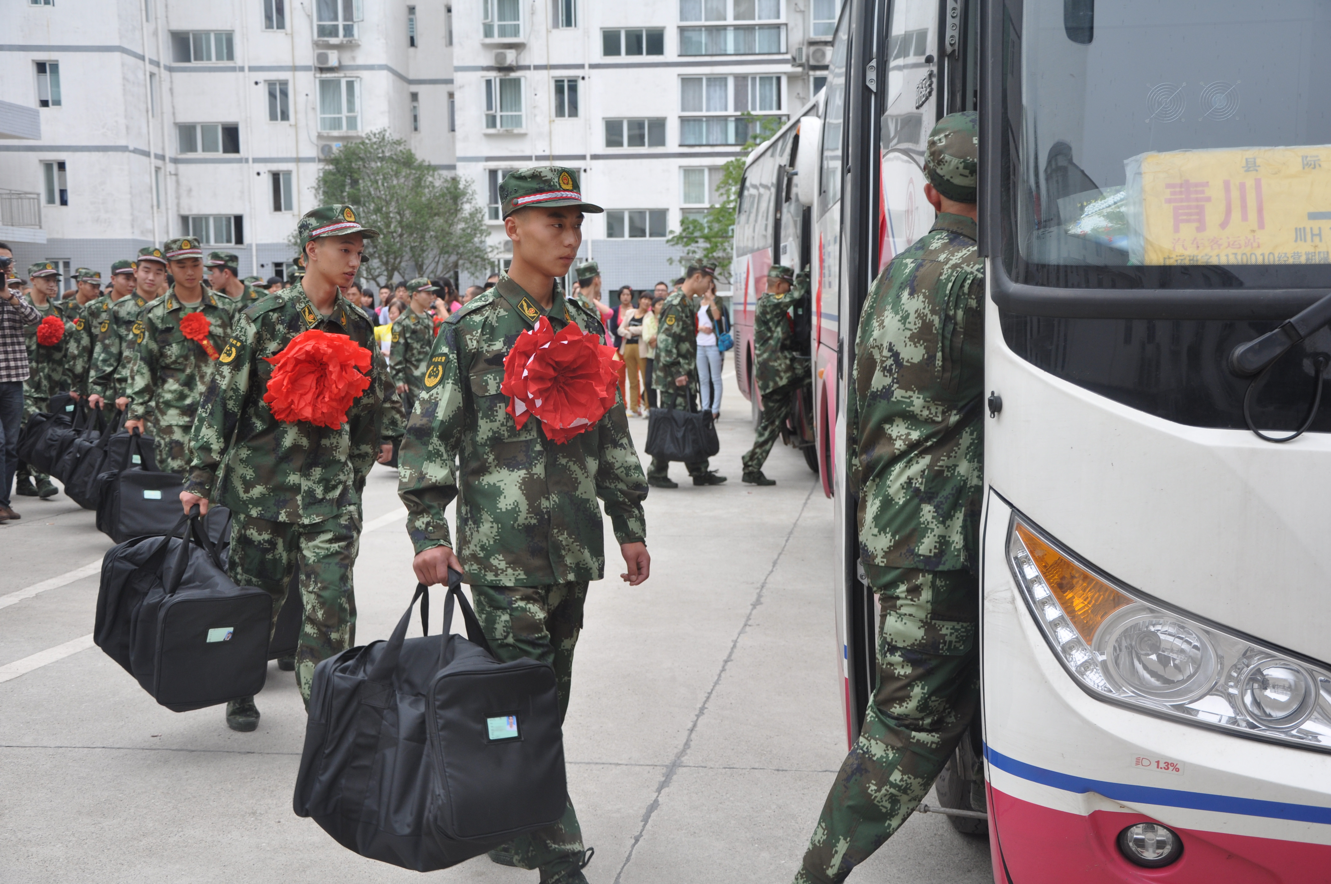 为何新兵不能在本地服役，至少要离家100公里远？可不是“绝情”