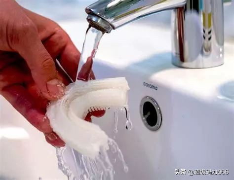 刷牙完全不用手？只需十几秒，360°无死角自动清洁，蓝光美白牙齿