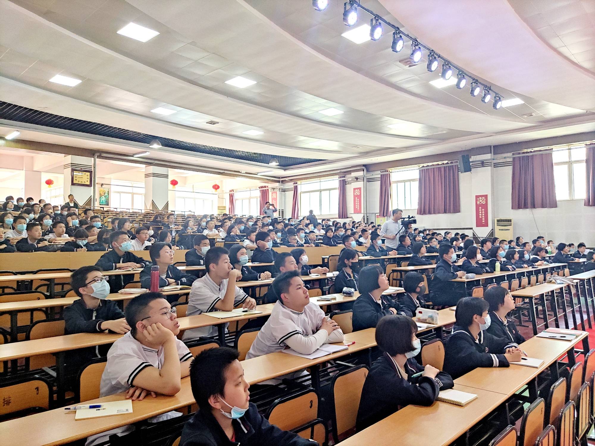 西安交大一附院重症医学科心肺复苏培训走进西安铁一中分校