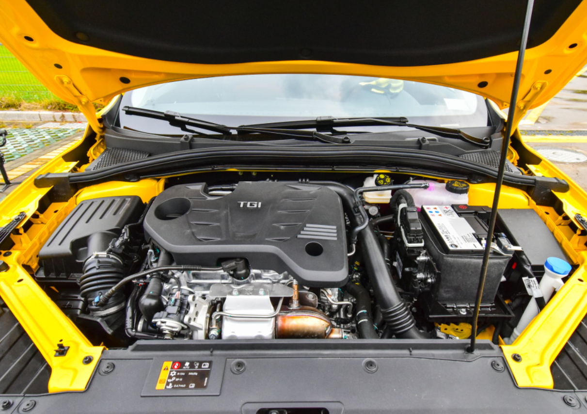 上汽名爵5外表酷炫，动力强，主打性价比