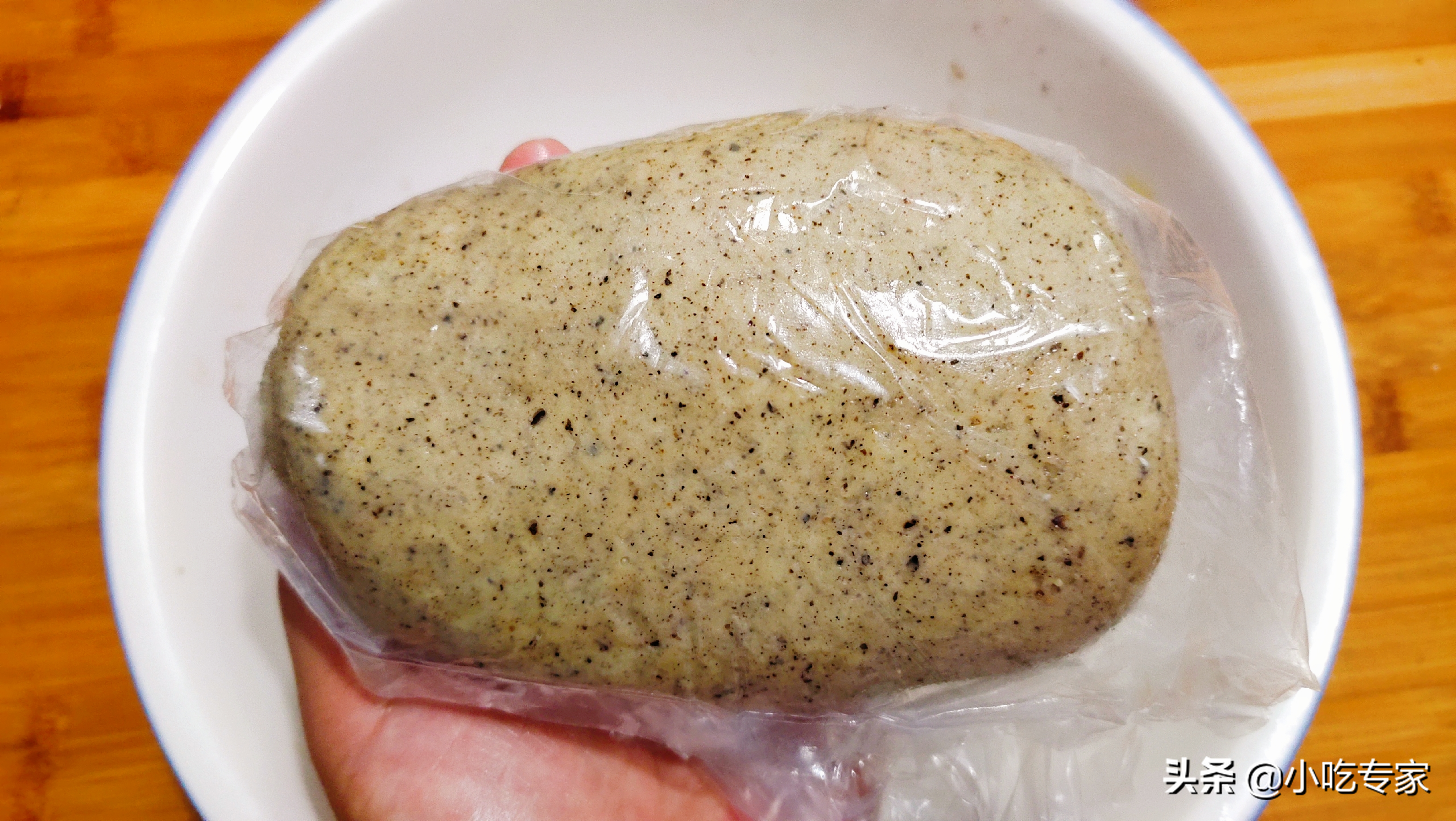 10年面点师详细讲解黑芝麻香酥油条做法，新手也能做的蓬松酥脆