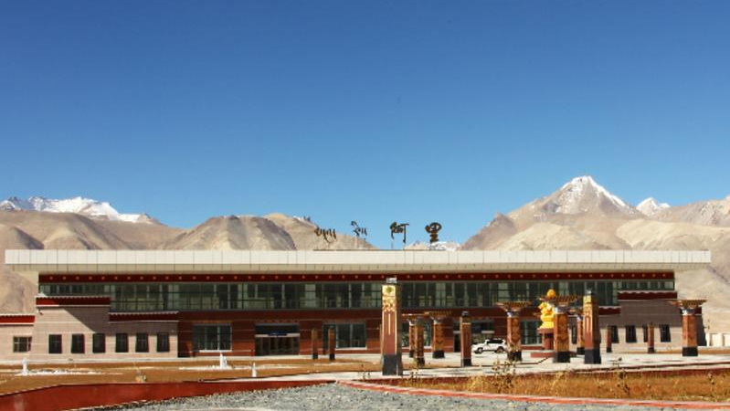 西藏的这个机场很不容易，一直在“贴钱”运营，通往四个城市