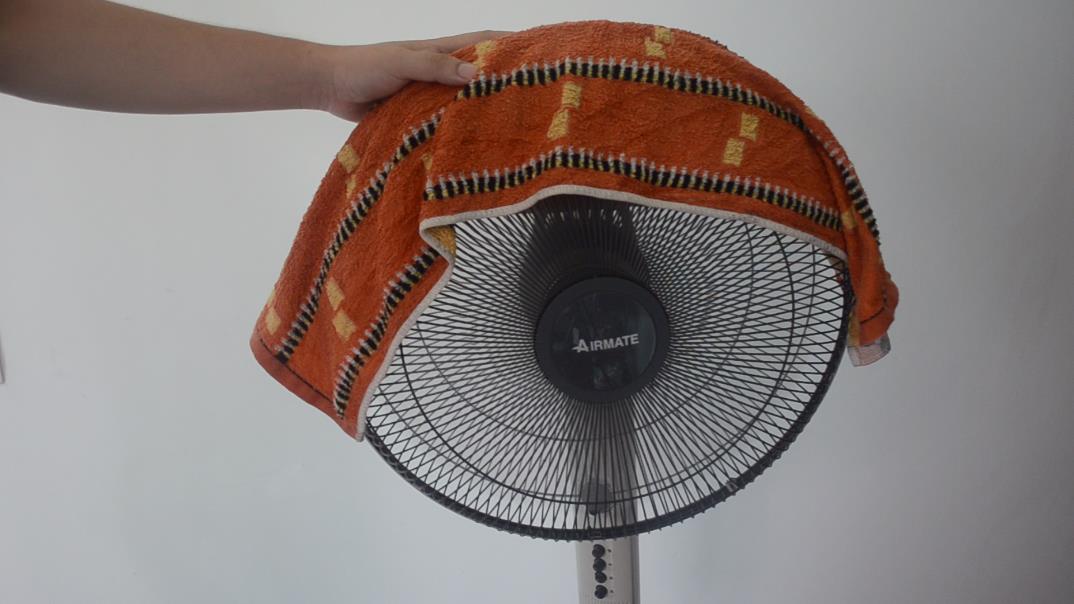 夏天开风扇，记得要在上面盖一条毛巾，知道的人还不多，涨知识了