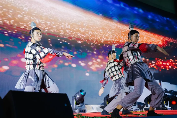 µ꿪ҵ ף־ƱƷӪʢҵ