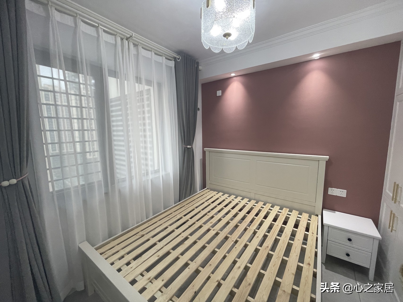 85㎡简约时尚的家装设计，没有玄关就自己打造，空间虽小但很精致