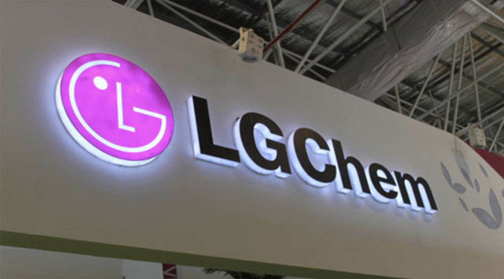 宁德时代被LG化学超越；特斯拉中国再获40亿贷款