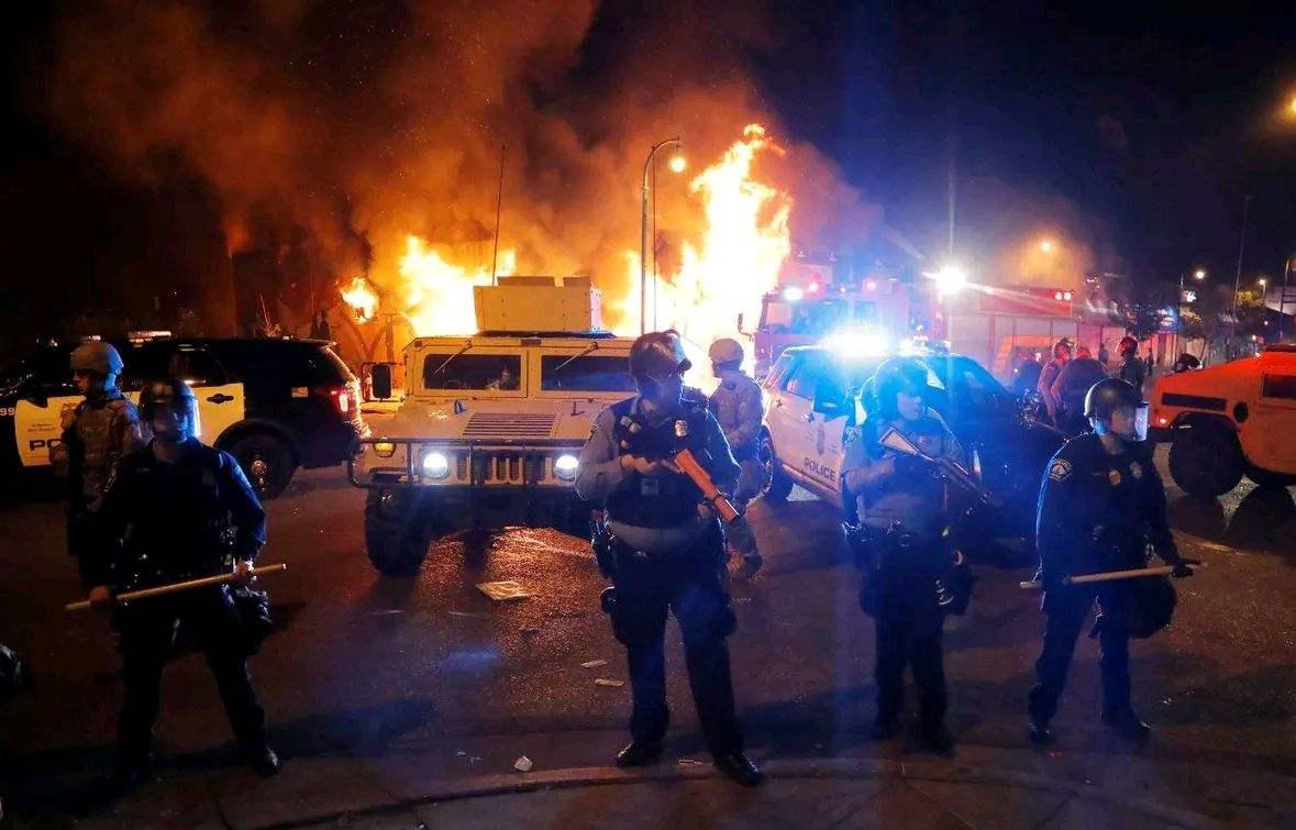 现场如同好莱坞末日大片，试问美议长这样的风