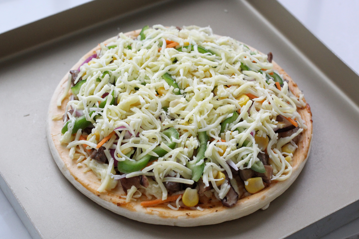 自制美味诱人的大披萨，瀑布拉丝老过瘾了，比必胜客里的还好吃