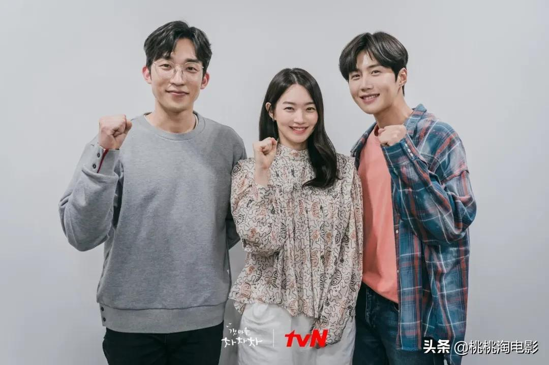组图:美貌娇俏“九尾狐”!韩星申敏儿杂志大片