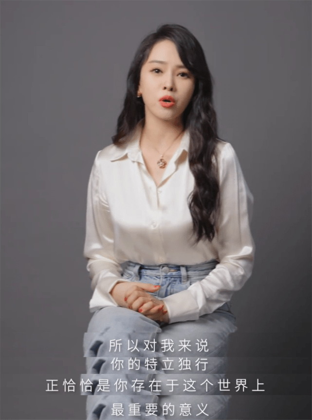 伊能静晒女儿米粒看展萌照，透露儿子目前没有参与综艺戏剧的打算