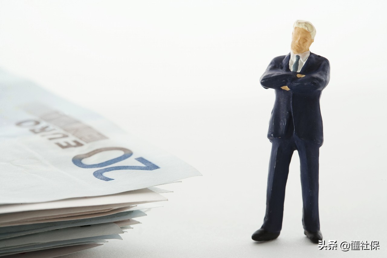 企业单位破产倒闭下岗，自己缴纳养老金可以享