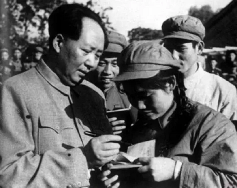 谁是第一个喊“毛主席万岁”的？毛泽东对这句话是怎样的看法？