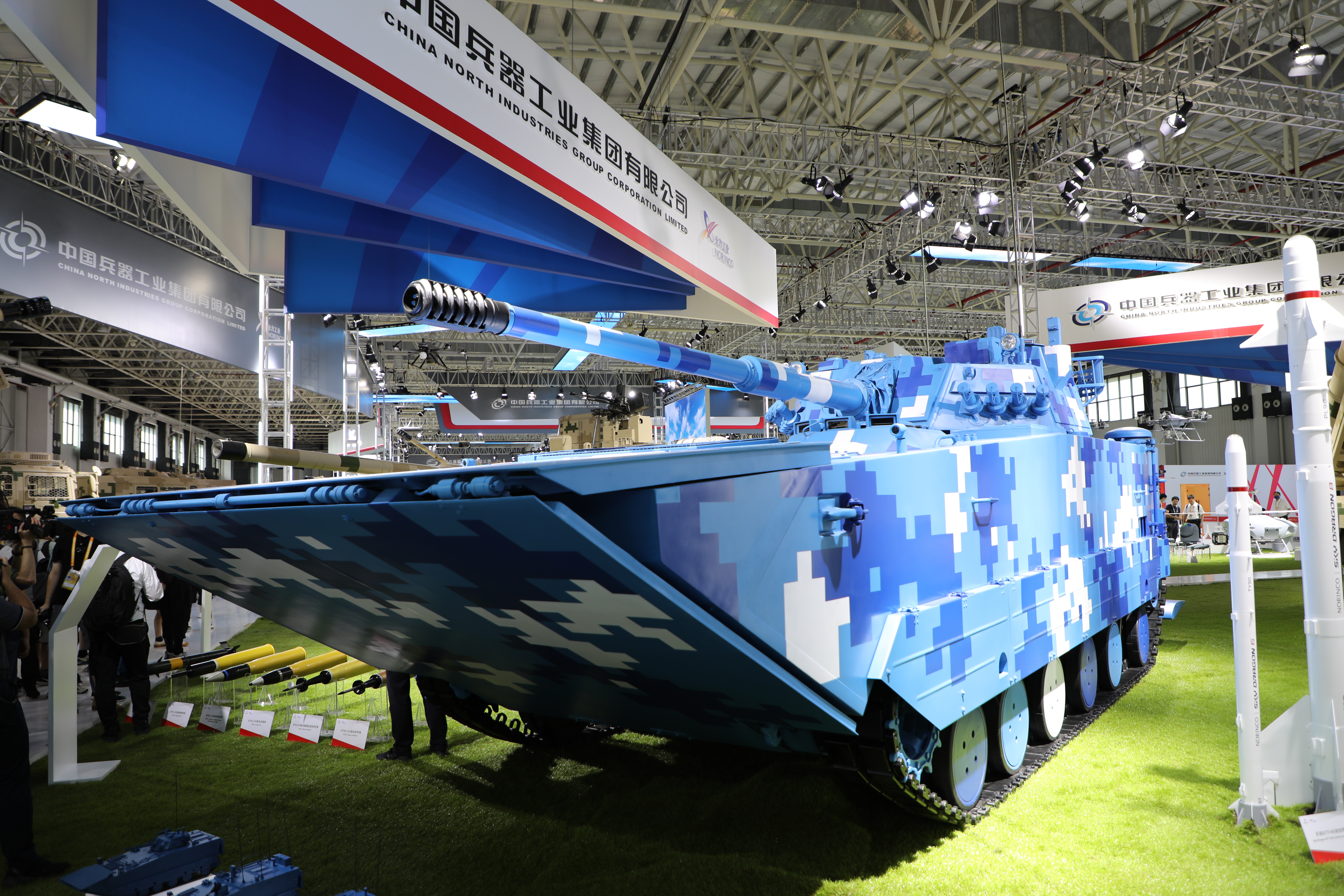 �麣��չ�������Ƽ�����ǰ�ڣ��������������Ϻ�̨�����£���Щ��������Ϊ����׼����