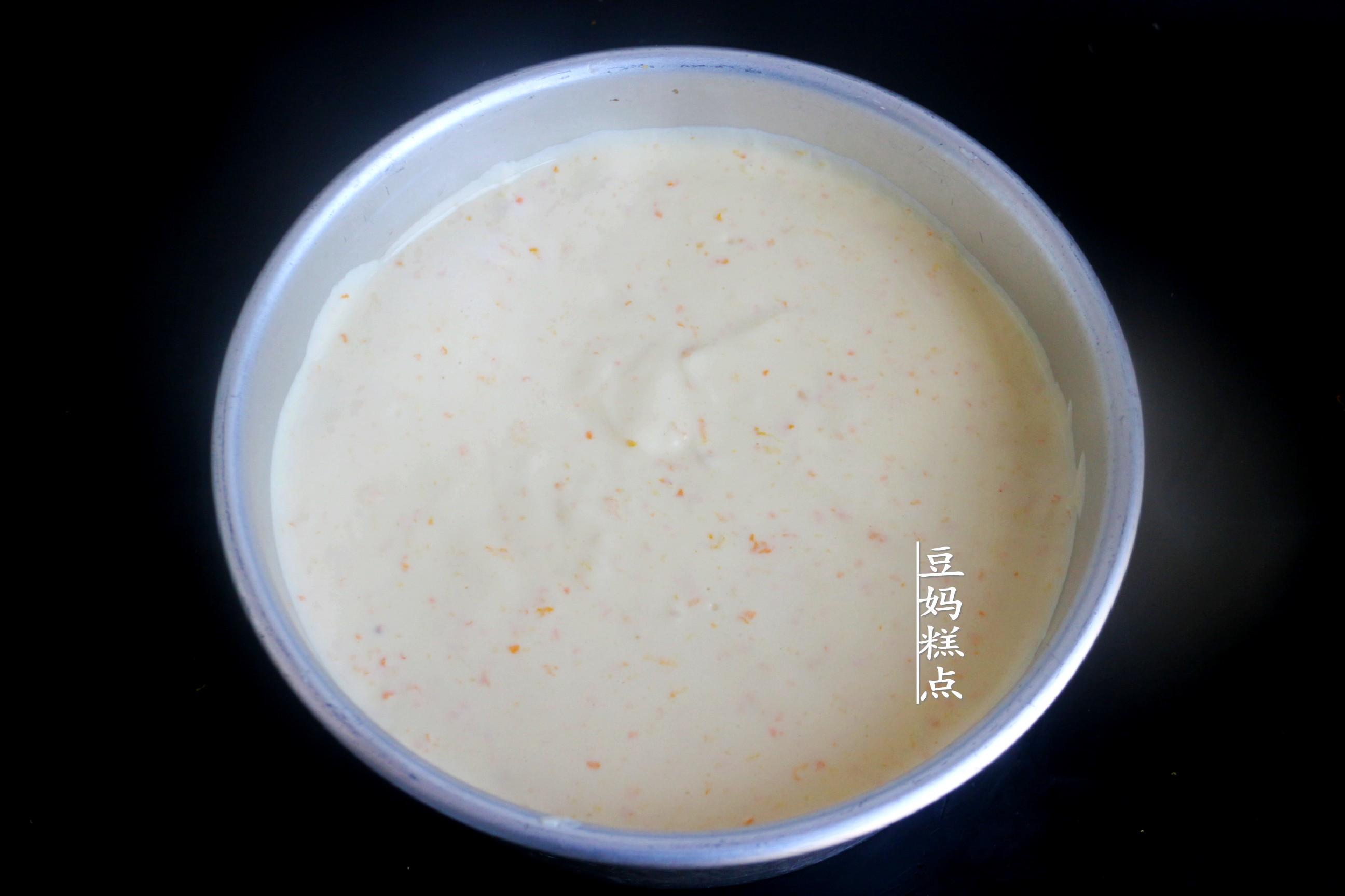 冬天，買2個橙子做蛋糕，口感柔軟清新，滿屋都是香氣